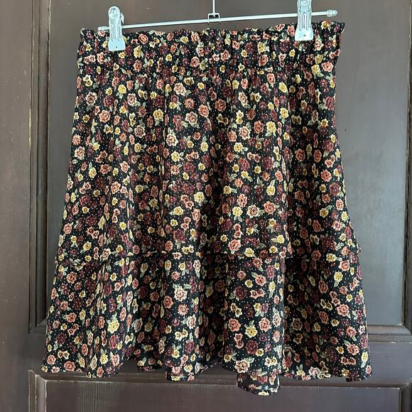 SHOW ME YOUR MUMU | Aiden Layered Ditsy Floral Skirt | Size Small - Picture 3 of 8